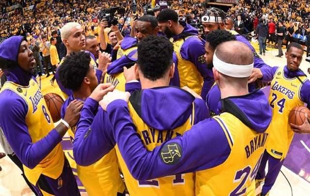 詹姆斯位列 詹姆斯位列